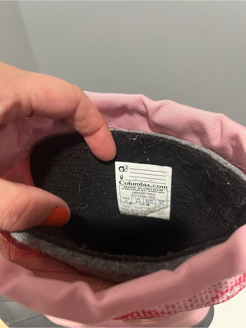 Columbia Girls Kids Size 3  Waterproof Winter Snow Boots Pink & Gray